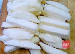 鸡蛋炸馒头条的做法图解1