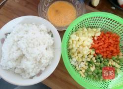 黄金炒饭的做法图解1