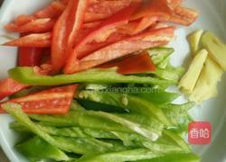 尖椒炒鱿鱼的做法图解1