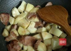 猪肉叉烧酱煮土豆的做法图解2