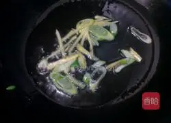 Illustration of how to make stir-fried pork tenderloin with radish flowers 6