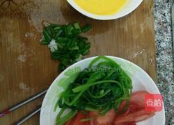 番茄鸡蛋菠菜汤的做法图解1