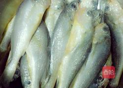 红烧小黄鱼的做法图解1