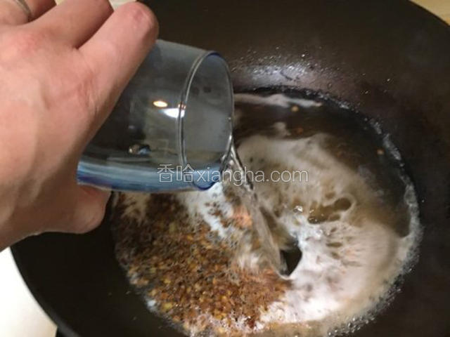 加入清水冲淡一些酒味