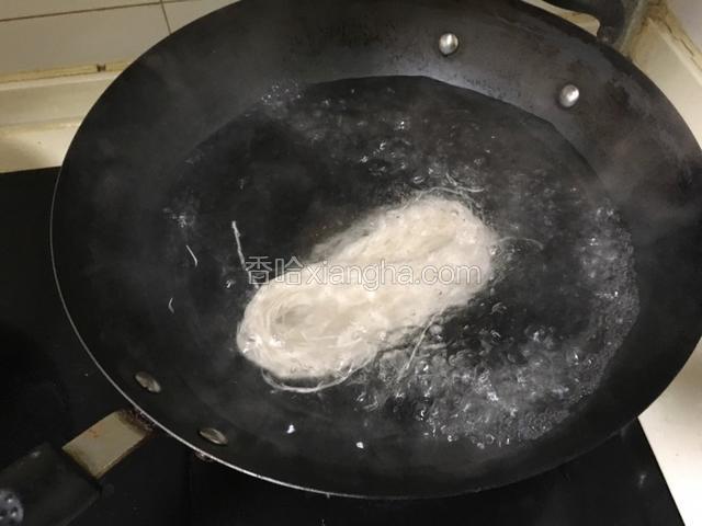 水开后加入长寿面