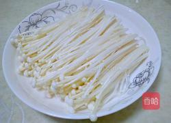 剁椒蒸金针菇的做法图解1