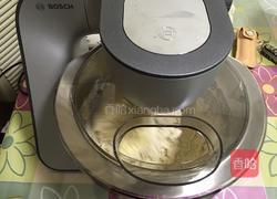 葡萄干椰蓉面包的做法图解1