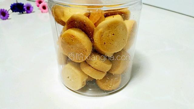 也可以放进饼干盒中保存。