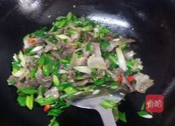 大蒜炒腊肉的做法图解6