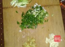 小炒玉米胡萝卜的做法图解3