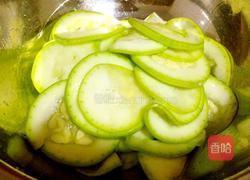 凉拌西葫芦的做法图解2