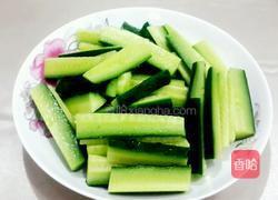 素炒黄瓜的做法图解1