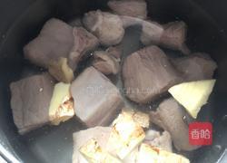 蔬菜排骨汤面的做法图解2