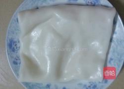 电饭锅蒸辣椒肠粉的做法图解1