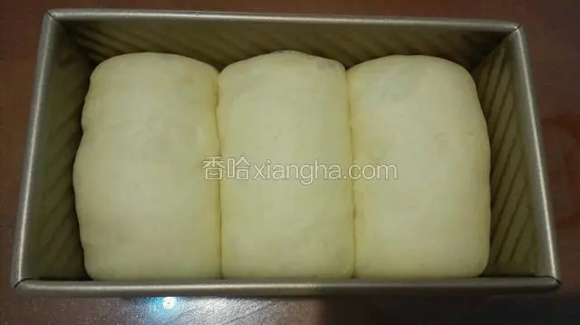 发酵至土司盒八分满