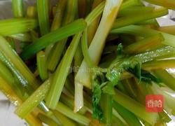 凉拌西芹的做法图解5