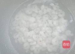 蛋清炒虾仁的做法图解1