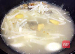 鲫鱼萝卜丝汤的做法图解5