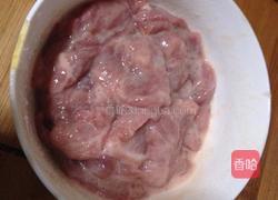 蒜苗炒肉片的做法图解2