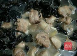 鸭腿烧黑木耳的做法图解5