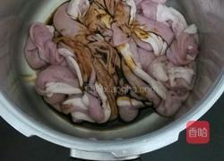 卤酱油猪小肠的做法图解3