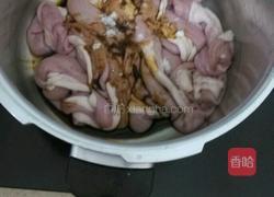 卤酱油猪小肠的做法图解4