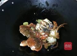 姜葱炒蟹的做法图解3