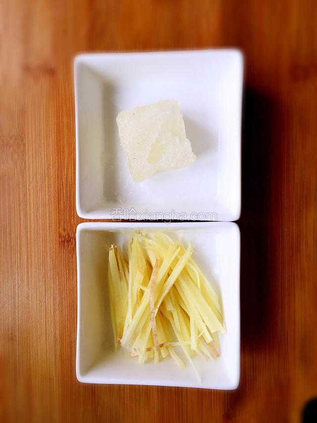 生姜切丝。