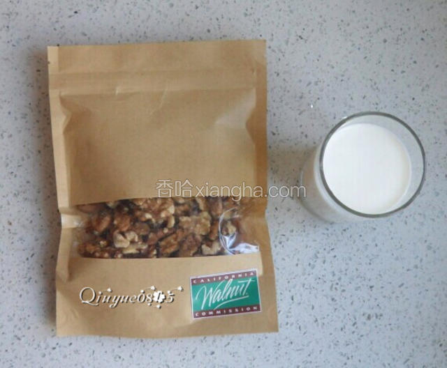 准备：核桃仁、牛奶