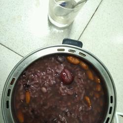 红豆黑米大枣枸杞粥的做法[图]