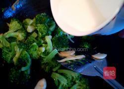 蒜炒西兰花的做法图解7