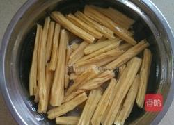 腐竹红枣甜汤的做法图解2