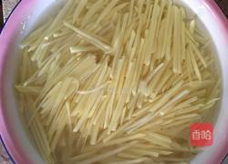 凉拌麻辣土豆丝的做法图解3