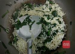 韭菜肉沫炒面的做法图解5