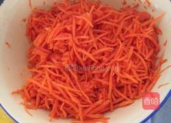 炸胡萝卜丸子的做法图解1