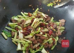 芹菜炒牛肉的做法图解6