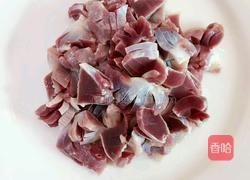 鸡肾炒西芹的做法图解1