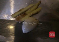 芹菜炒黄豆芽的做法图解3