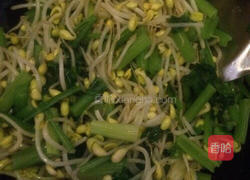 芹菜炒黄豆芽的做法图解6