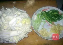 Stir-fried steamed buns with Chinese cabbage! Illustration 2