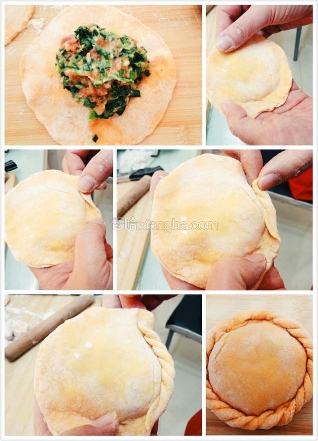 将菜和肉拌匀成馅，取适量馅放在一张皮上，馅上又放一张皮，将两张皮四周轻轻捏一下，再捏出如图花纹(边包饺子边在蒸锅中烧水)