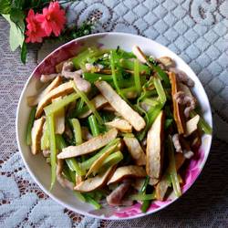 芹菜干丝的做法[图]