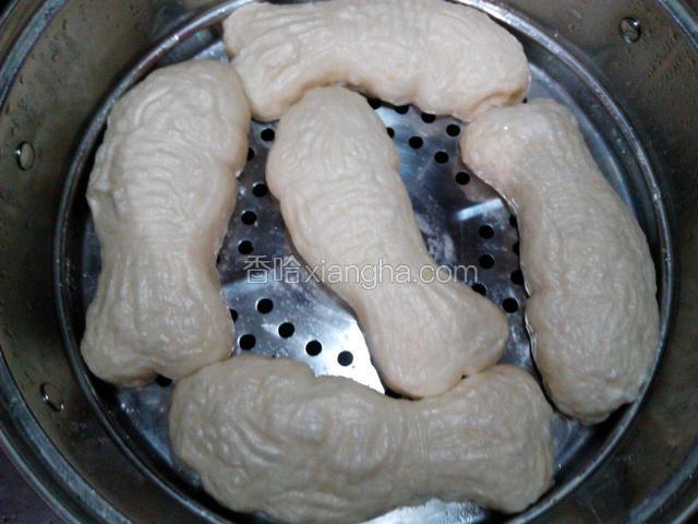 待水开，蒸20分钟即可关火，再焖5分钟开盖。