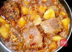 红烧鳕鱼炖土豆的做法图解4