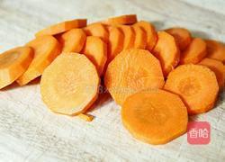 鲜榨胡萝卜橙汁的做法图解2