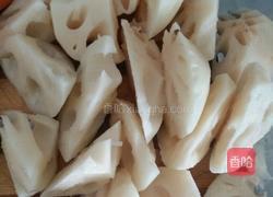 莲藕马蹄瘦肉汤的做法图解1
