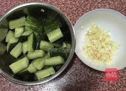 凉拌黄瓜的做法图解1