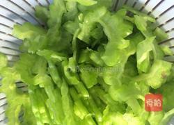 蒜蓉苦瓜的做法图解1