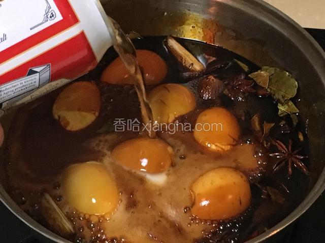 再倒入余下的全部啤酒，大火烧开