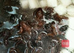 木耳萝卜猪骨汤的做法图解5